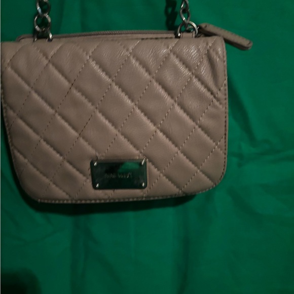 Elegant Tan Quilted Crossbody Bag - Picture 4 of 6